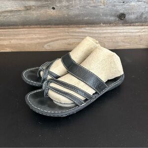 Born Women’s Black Leather‎ Strappy Flat Cushioned Comfort Sandals  9 Flip Flops